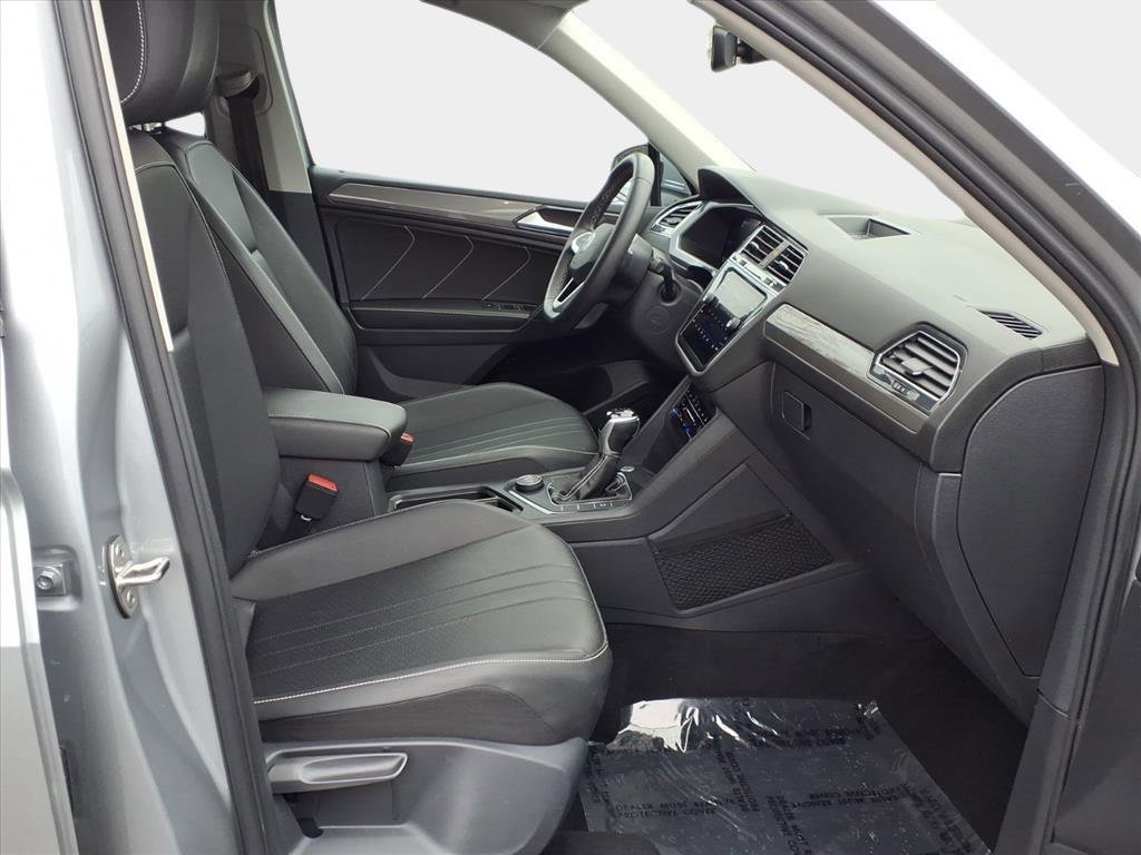 Used 2023 Volkswagen Tiguan SE image 15