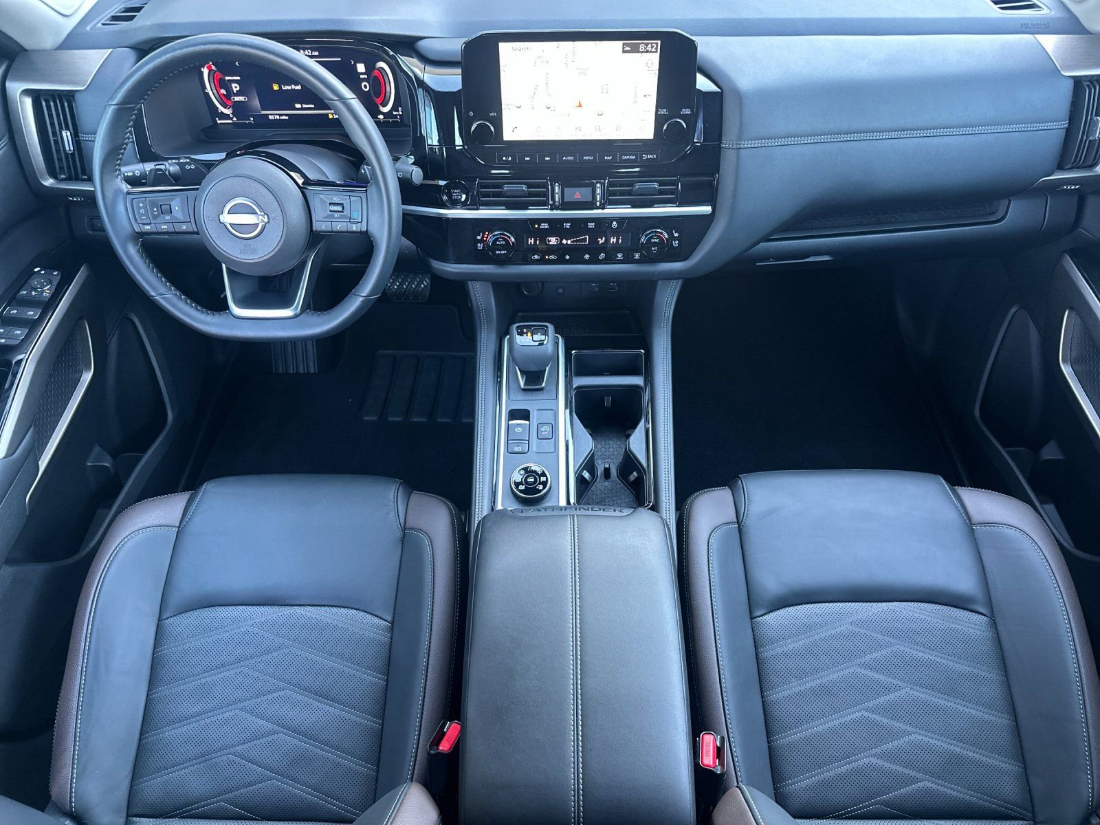 Used 2025 Nissan Pathfinder Platinum image 14