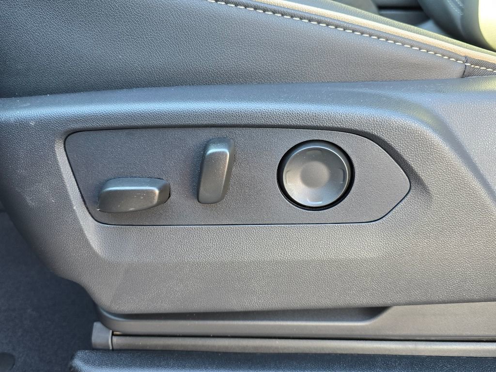 New 2026 GMC Yukon XL Elevation image 15