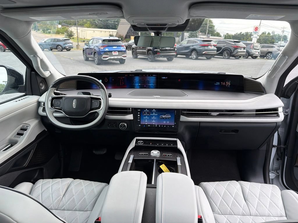 Used 2025 Lincoln Navigator L Black Label w/ Black Label Special Edition AWD/4WD image 26