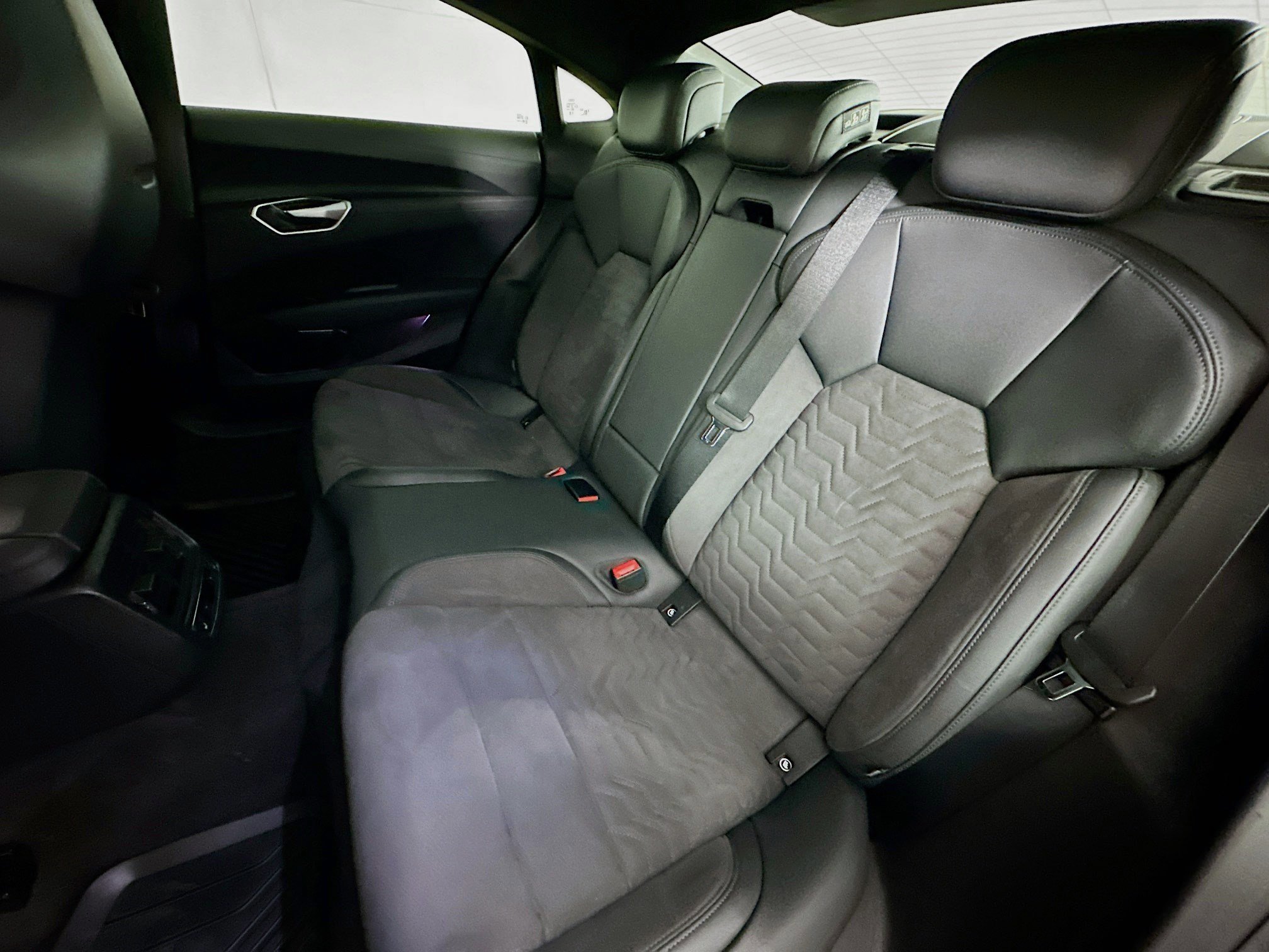 Used 2024 Audi e-tron GT Premium Plus image 23