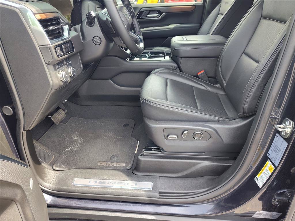 Used 2025 GMC Yukon Denali AWD/4WD image 12
