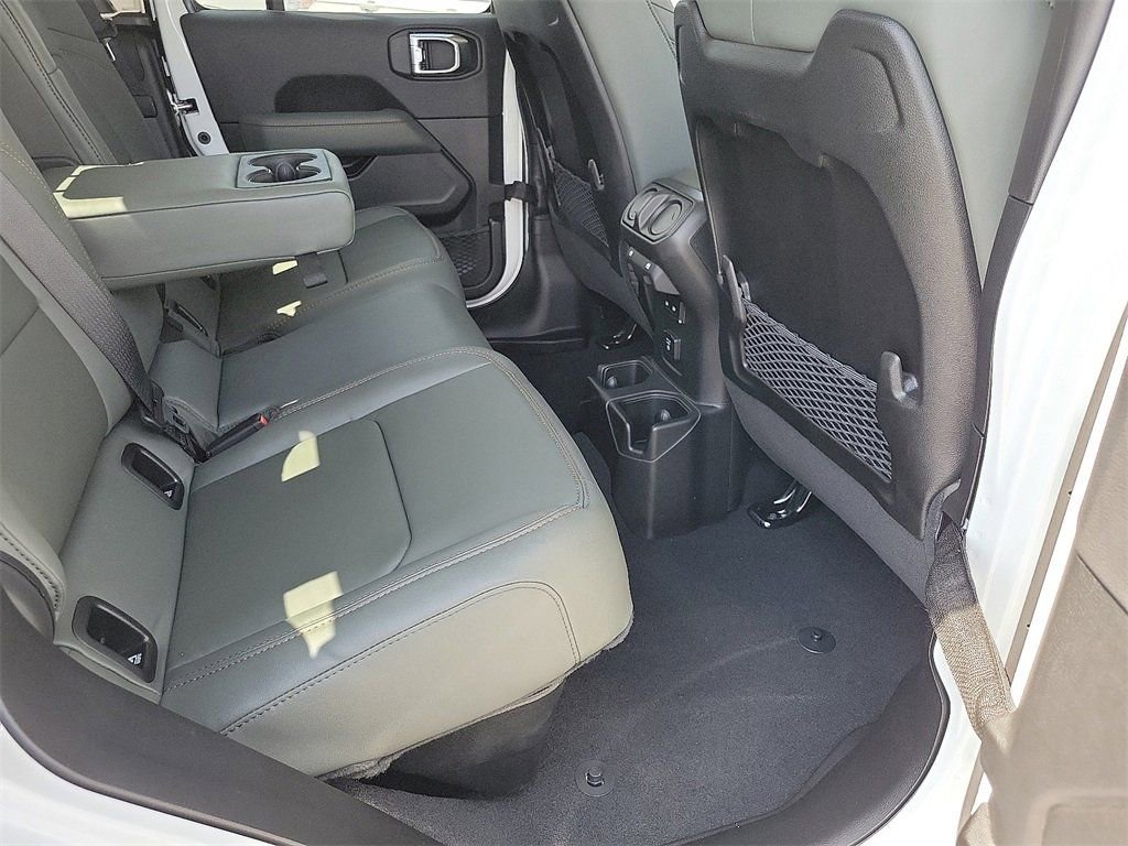 New 2025 Jeep Gladiator Mojave w/ Convenience Group AWD/4WD image 17