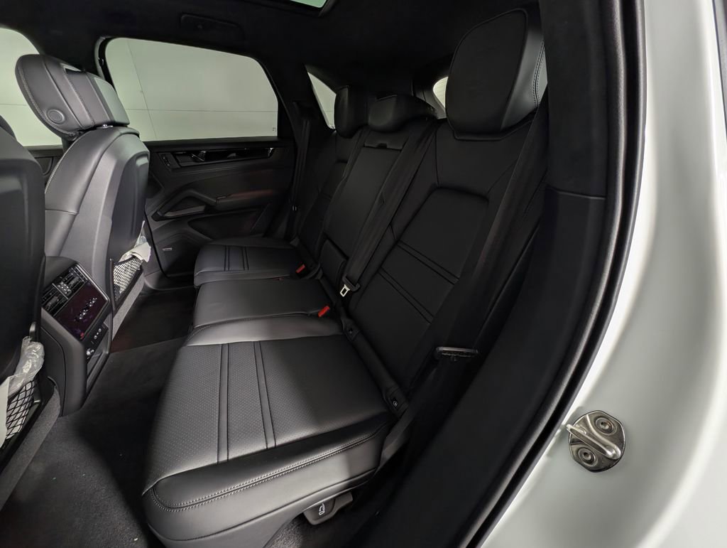 New 2026 Porsche Cayenne GTS image 24