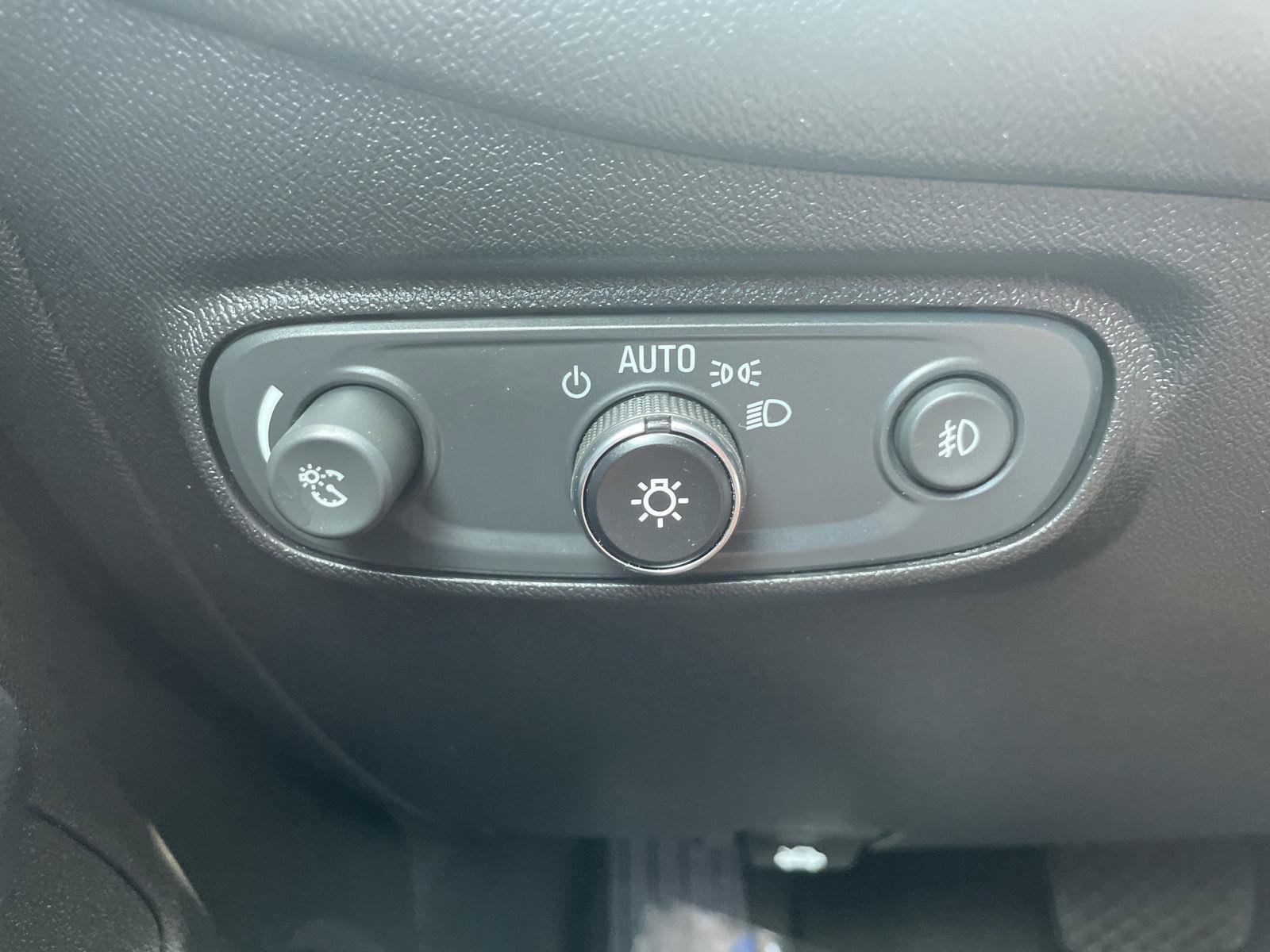 Used 2019 Chevrolet Equinox Premier FWD image 22