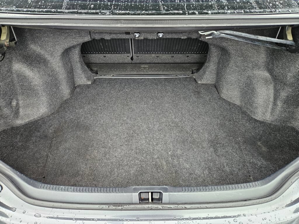 Used 2012 Toyota Camry SE w/ Leather Pkg FWD image 8
