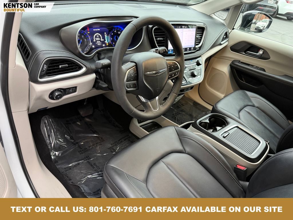 Used 2024 Chrysler Pacifica Touring-L image 28