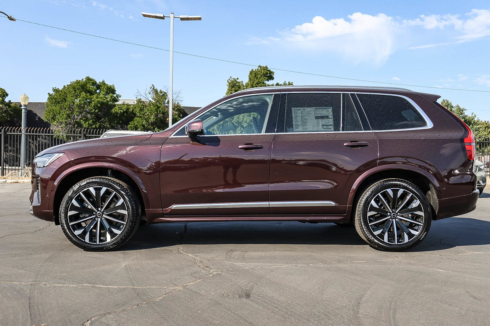 New 2026 Volvo XC90 B5 Plus w/ Protection Package Premier AWD/4WD image 7