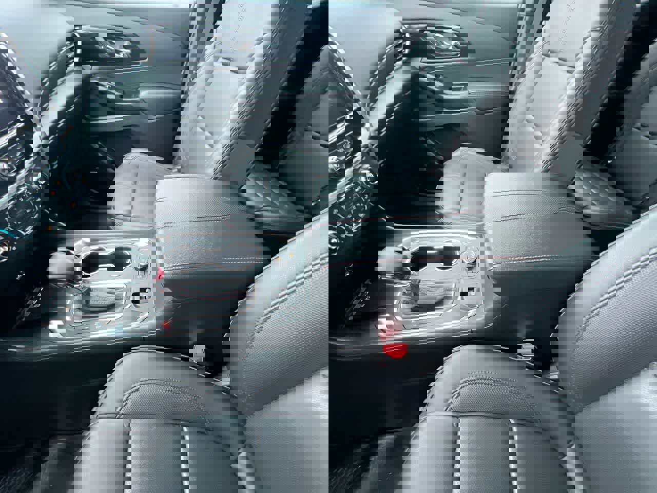 Used 2023 Chevrolet Traverse RS image 21