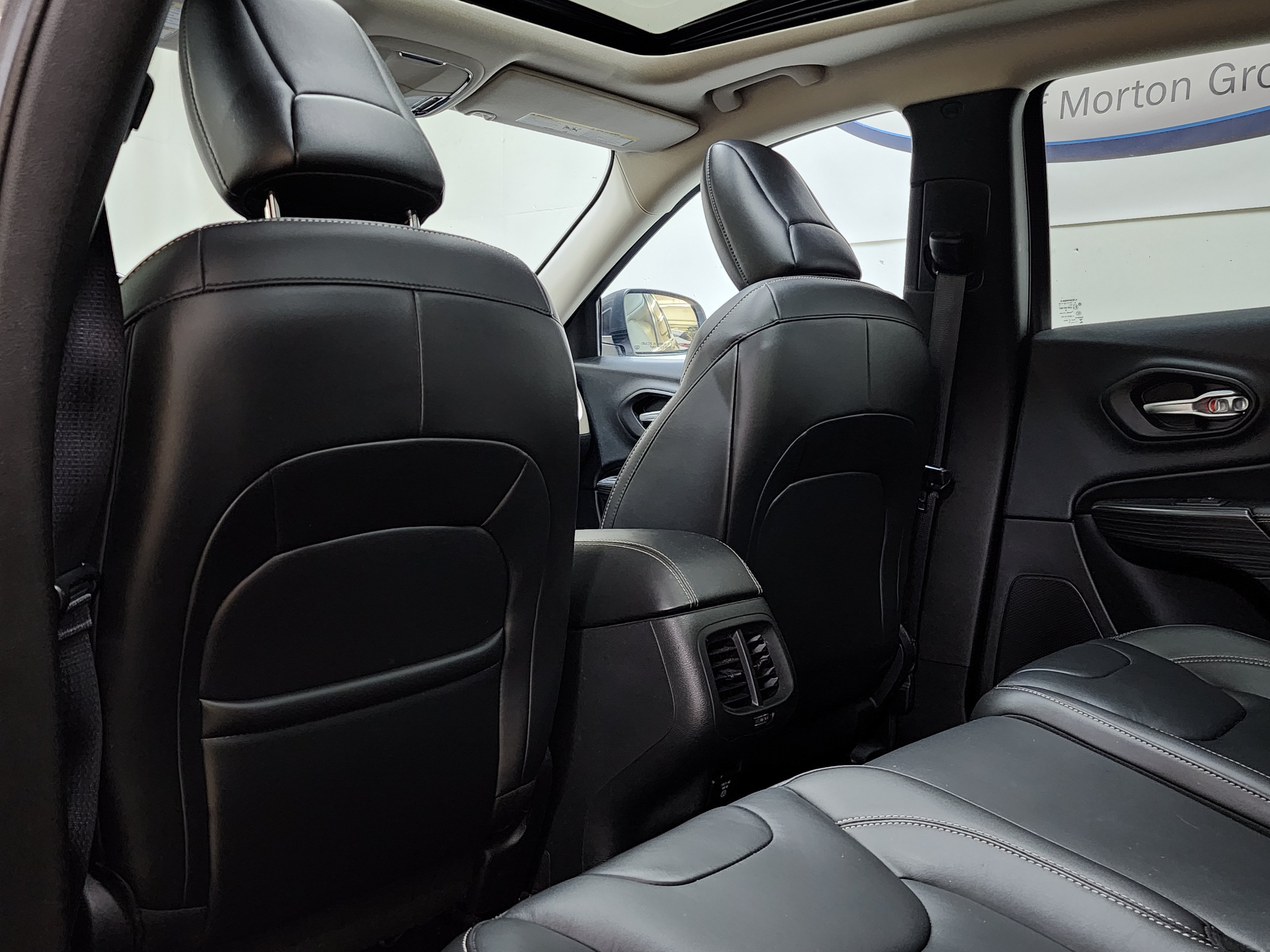 Used 2015 Jeep Cherokee Limited AWD/4WD image 16