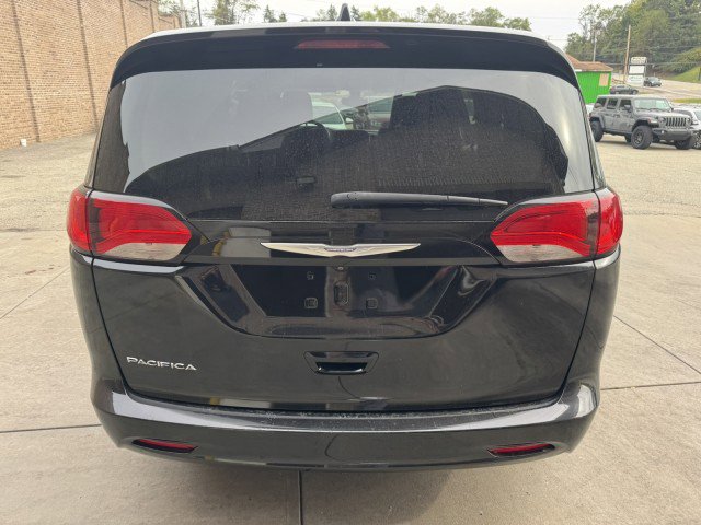 Used 2017 Chrysler Pacifica Touring image 4