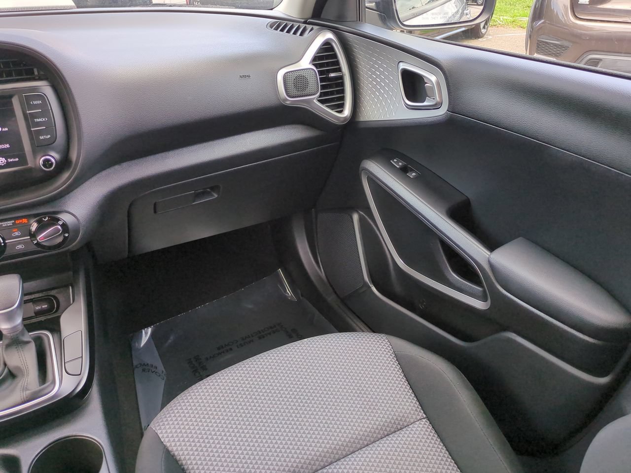 Certified 2025 Kia Soul LX w/ LX Technology Package FWD image 17