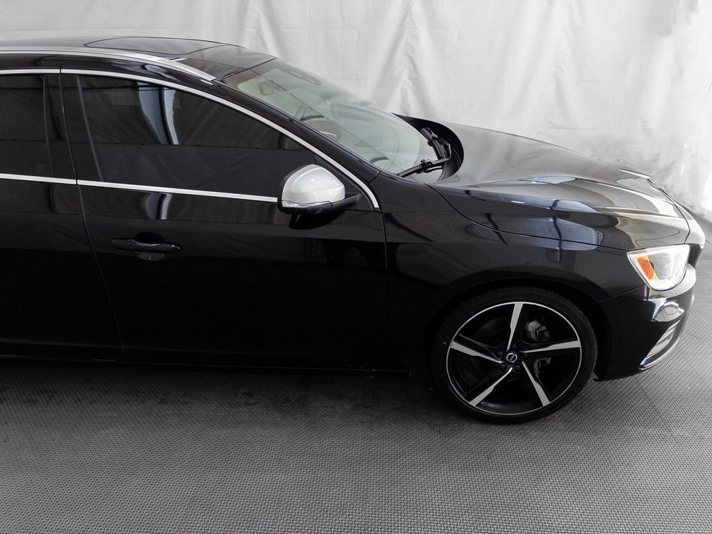 Used 2016 Volvo V60 T6 R-Design Platinum w/ Climate Package image 9