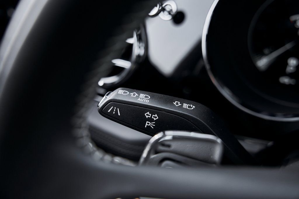 Used 2023 Bentley Bentayga Extended Wheelbase AWD/4WD image 61