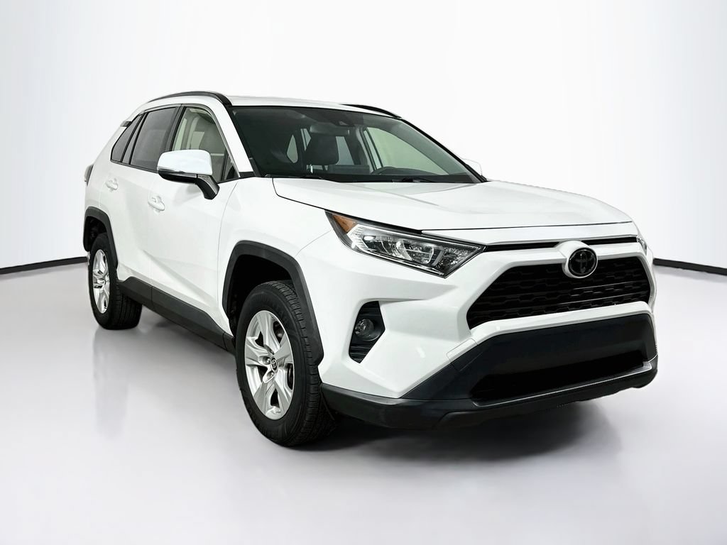 Used 2021 Toyota RAV4 XLE w/ Convenience Package FWD image 2