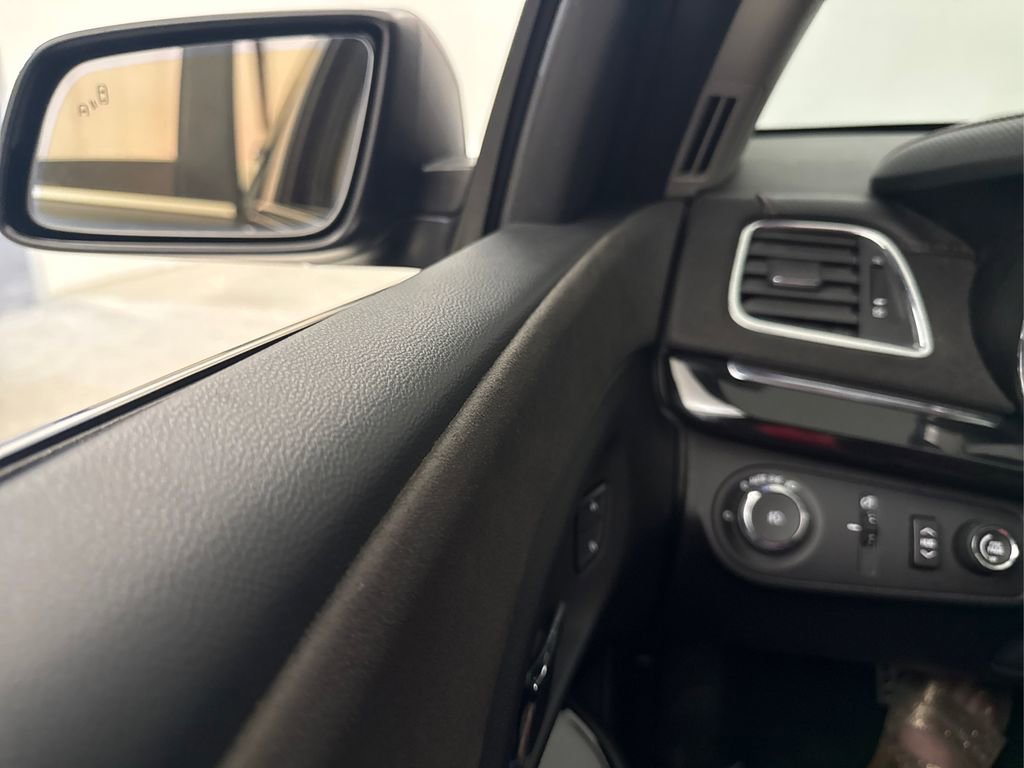 Used 2015 Chevrolet SS RWD image 33