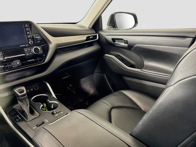 Certified 2021 Toyota Highlander XLE FWD image 26