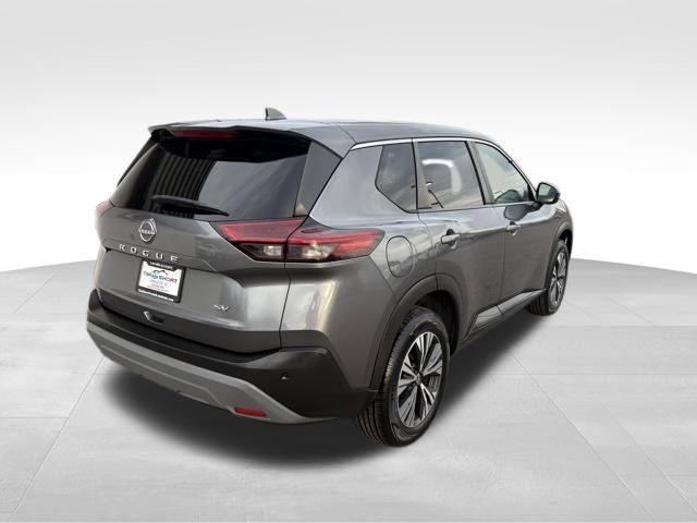 Used 2022 Nissan Rogue SV image 2