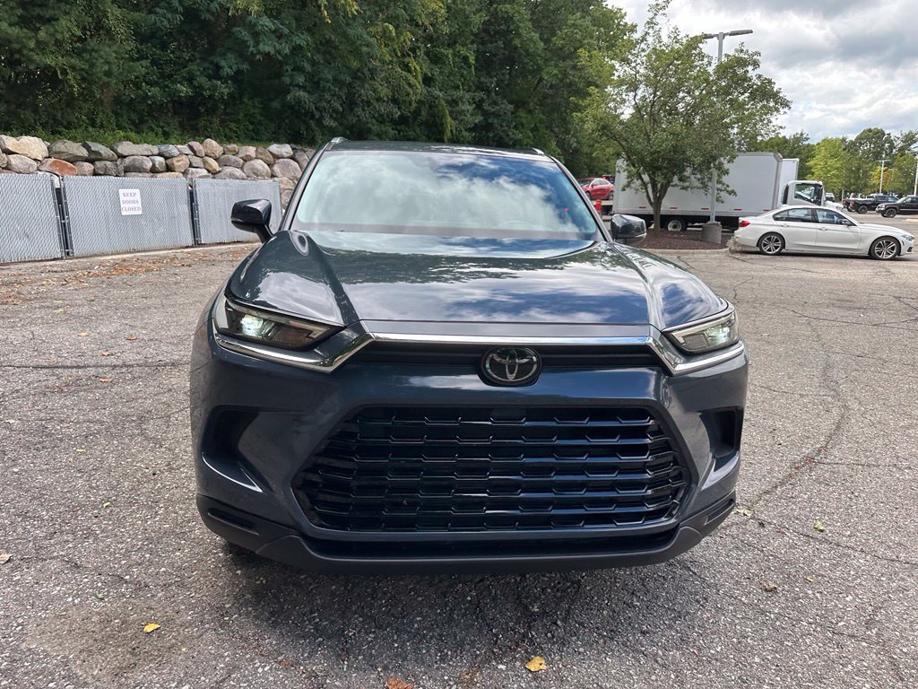 Used 2025 Toyota Grand Highlander AWD image 8