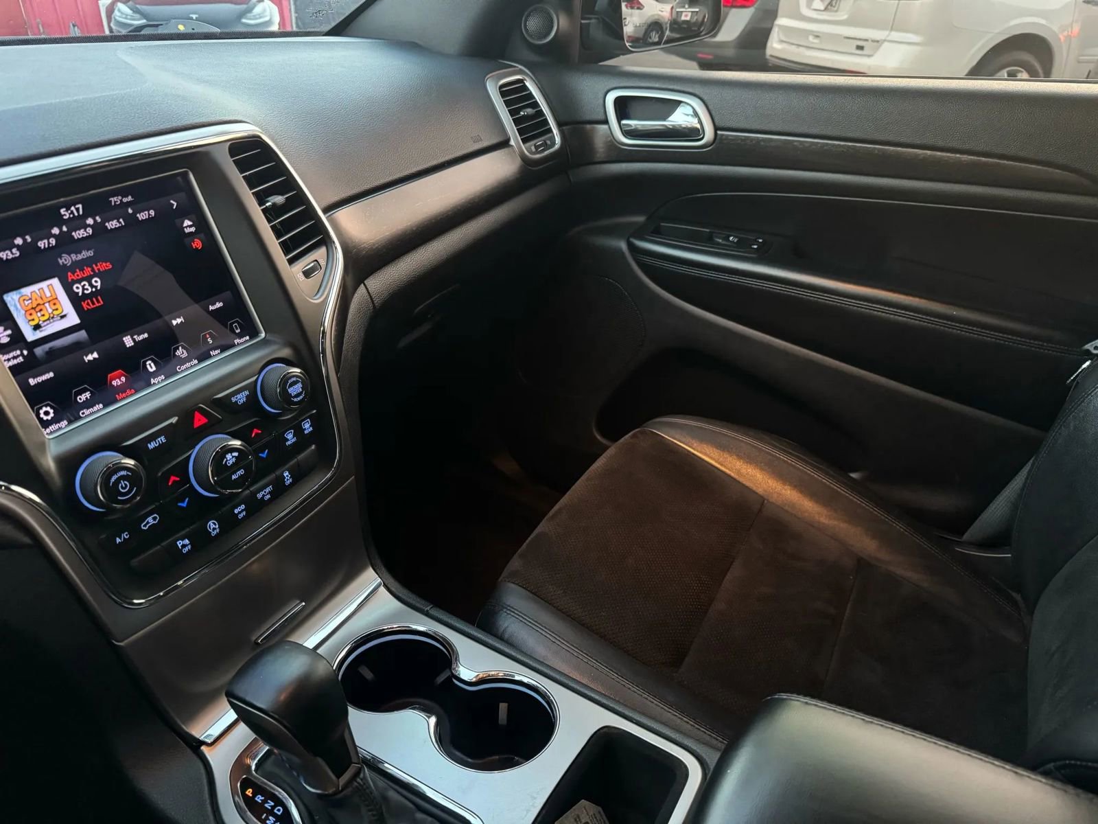 Used 2018 Jeep Grand Cherokee Altitude image 25