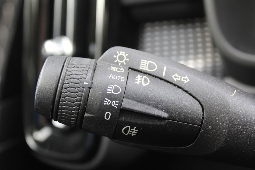 Used 2021 Volvo XC40 T5 R-Design image 30