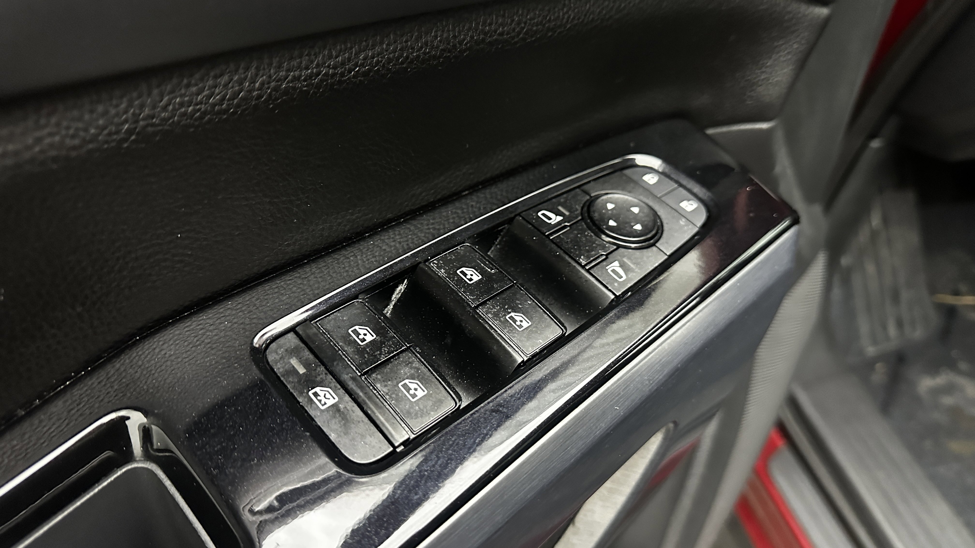 Used 2022 Nissan Pathfinder SL FWD image 12