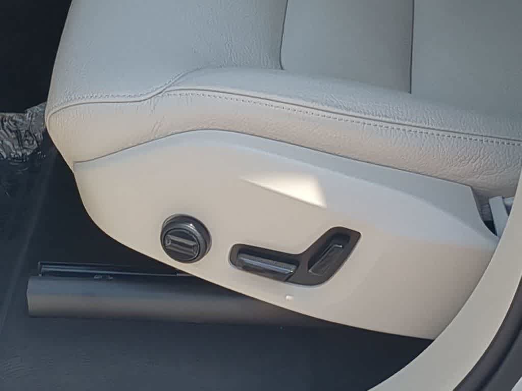 Certified 2024 Volvo XC90 T8 Plus w/ Protection Package Premier AWD/4WD image 16