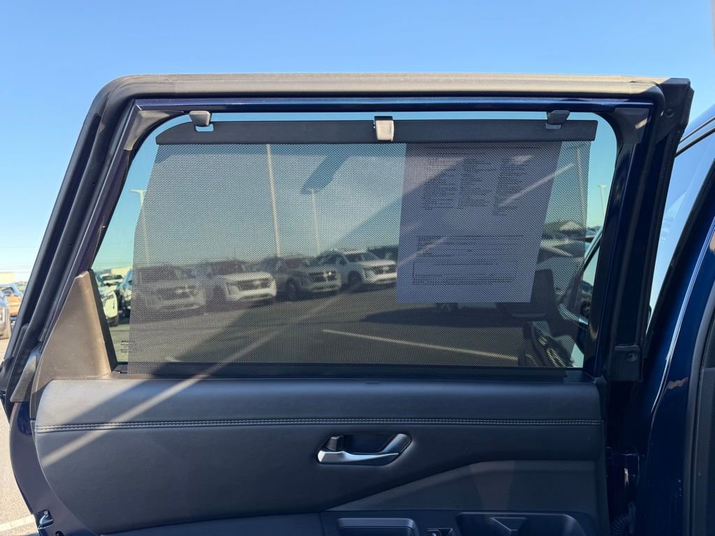 Used 2025 Nissan Pathfinder Platinum image 19