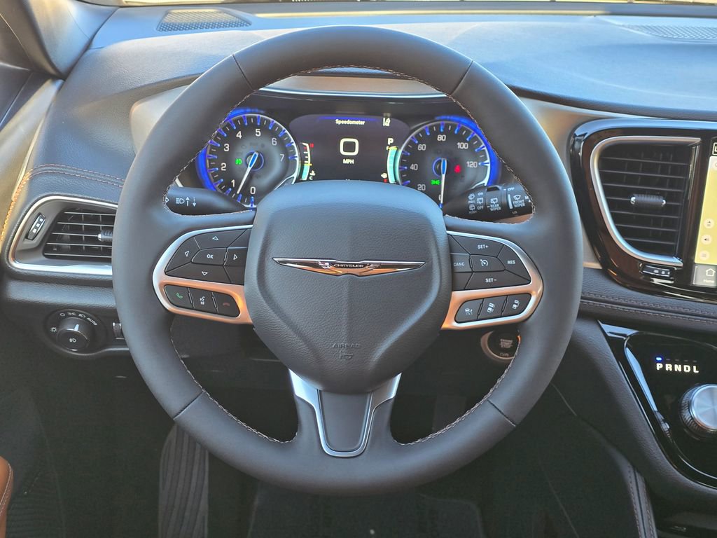 New 2026 Chrysler Pacifica Pinnacle image 6