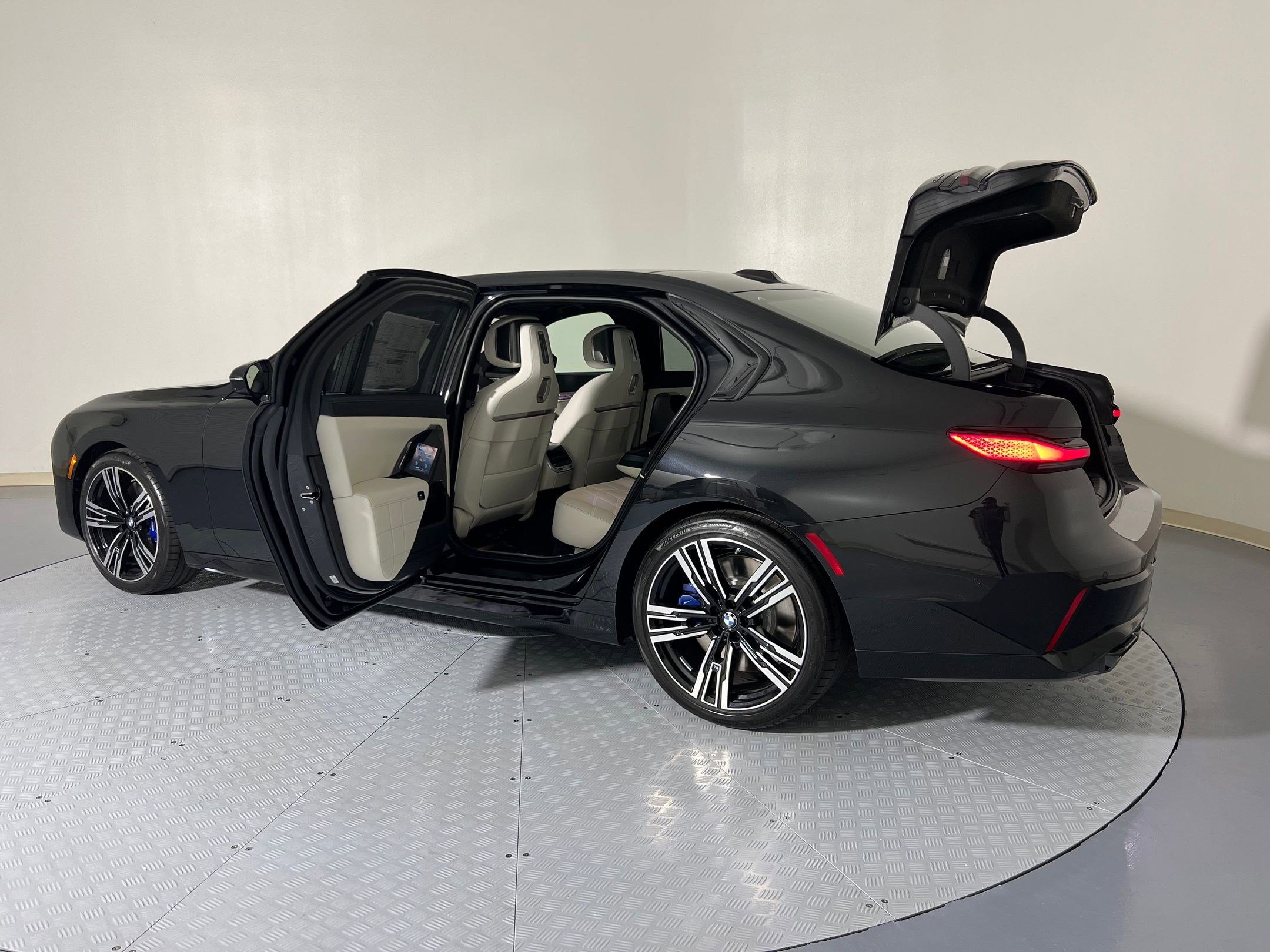 New 2026 BMW 760i xDrive image 35