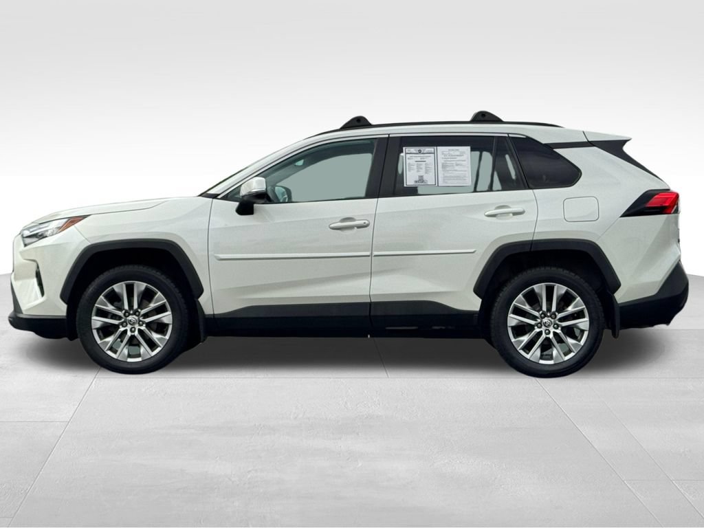 Used 2022 Toyota RAV4 XLE Premium AWD/4WD image 4