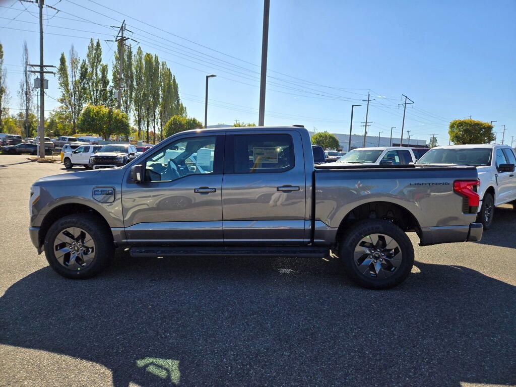 New 2025 Ford F150 Lightning Flash AWD/4WD image 8