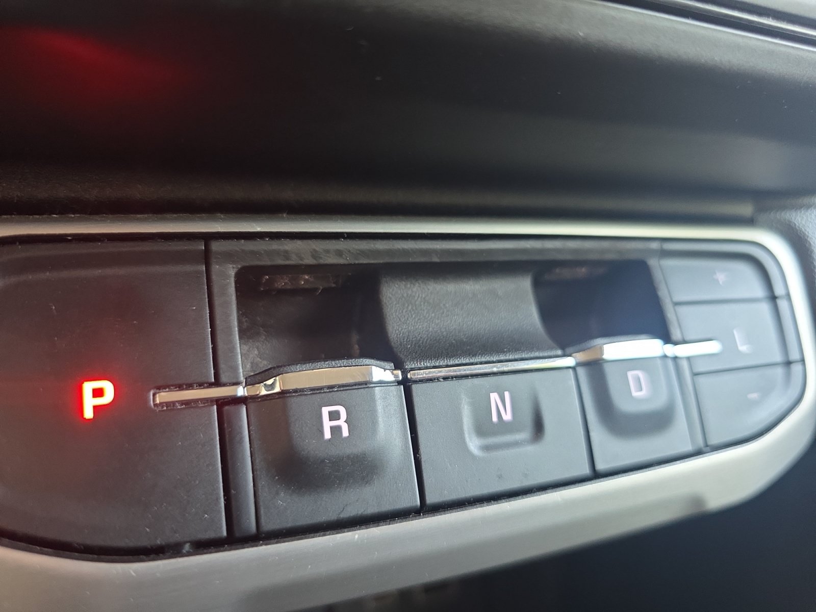 Used 2023 GMC Acadia SLE w/ Driver Convenience Package FWD image 19