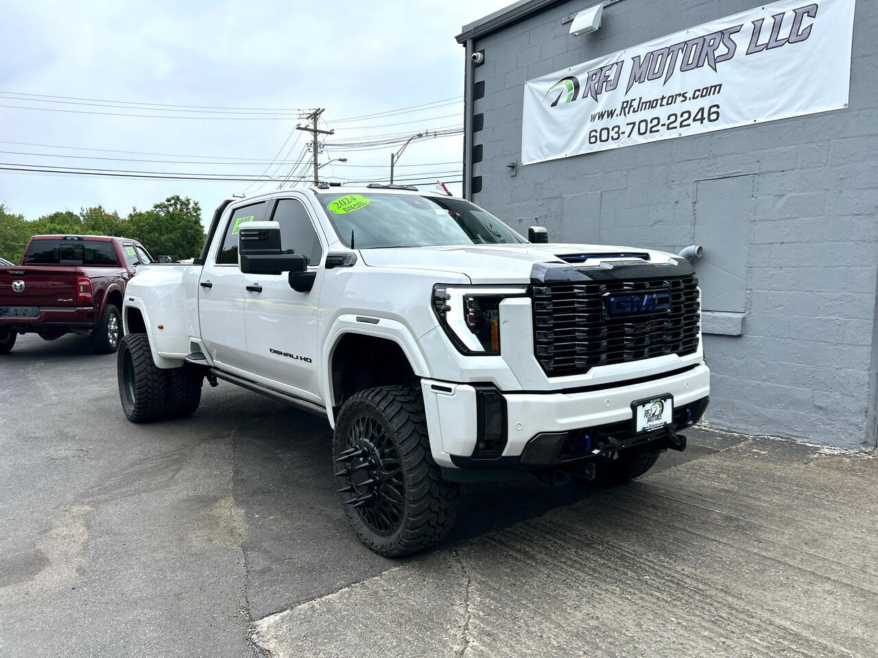 Used 2024 GMC Sierra 3500 Denali Ultimate image 2