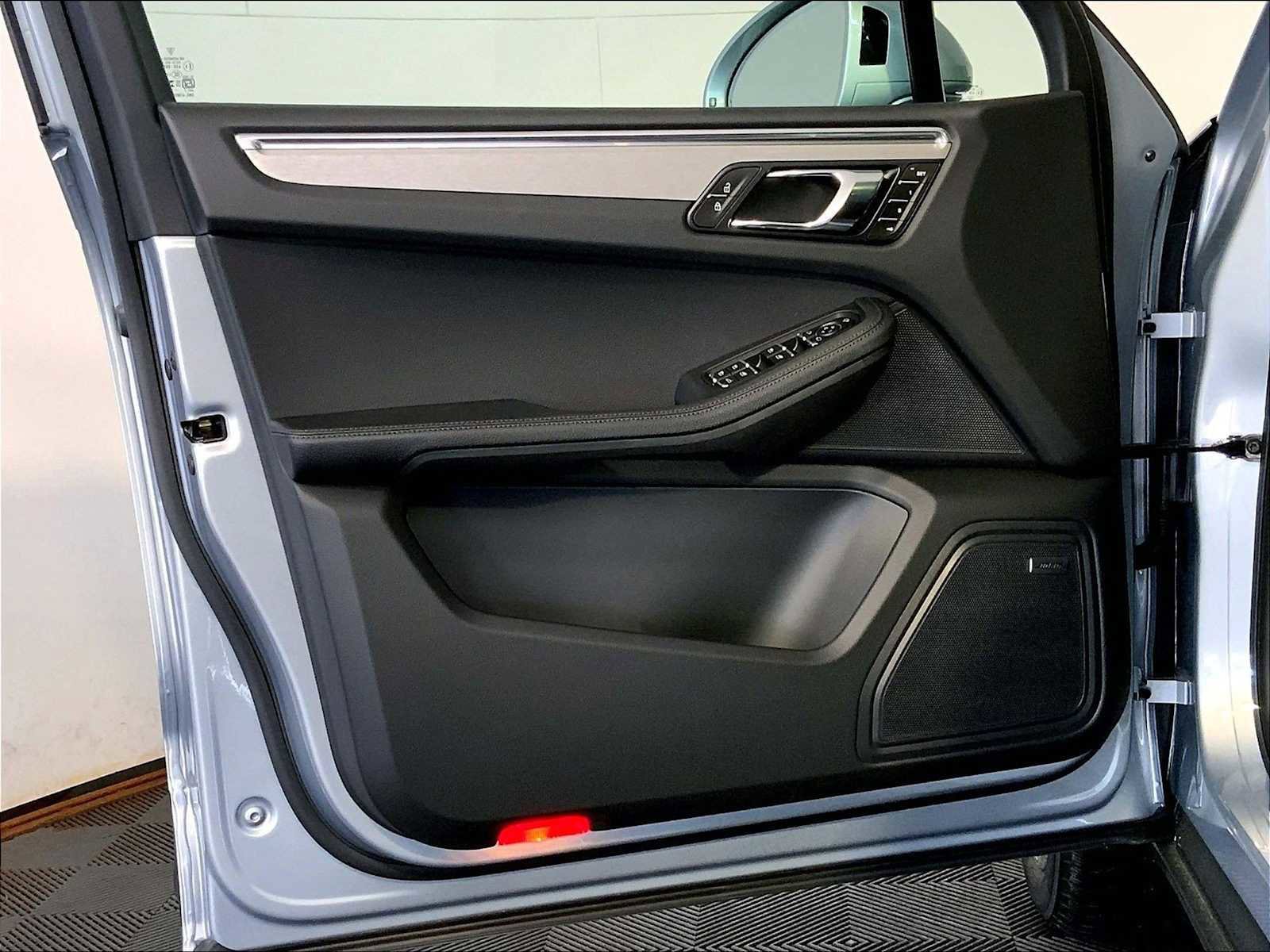 New 2025 Porsche Macan image 20