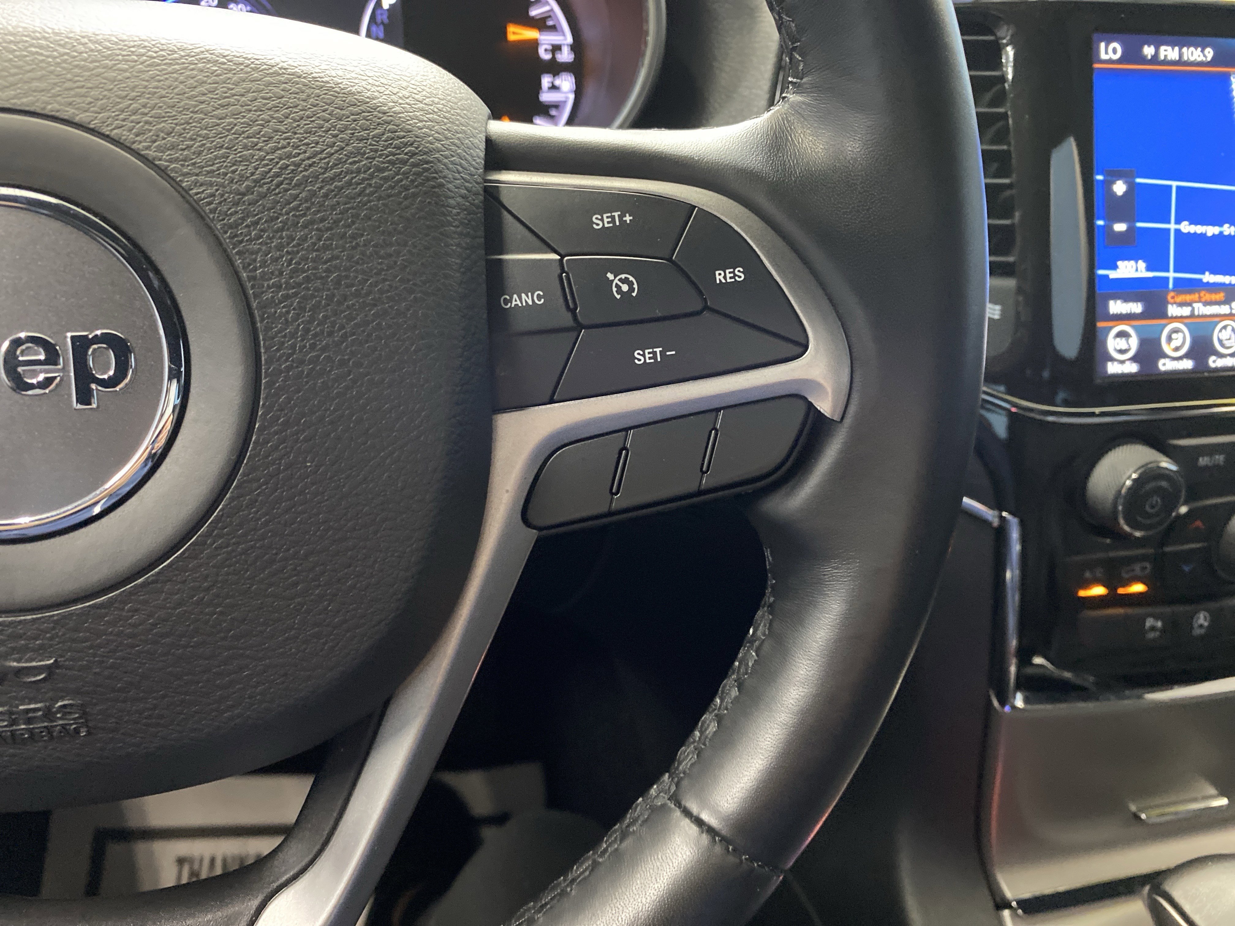 Certified 2022 Jeep Grand Cherokee Limited image 23