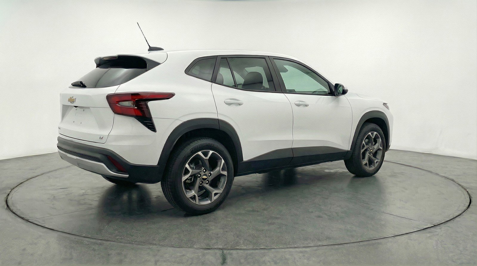 Used 2025 Chevrolet Trax LT FWD image 9