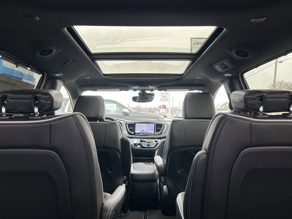 New 2026 Chrysler Pacifica Limited w/ S Appearance Package image 11