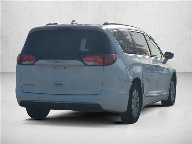 Used 2018 Chrysler Pacifica Touring-L FWD image 5