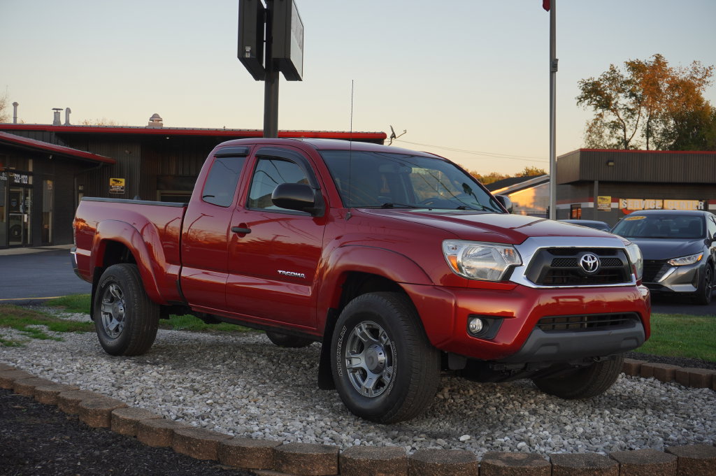 Used 2013 Toyota Tacoma 4x4 Access Cab V6 w/ SR5 Pkg image 9