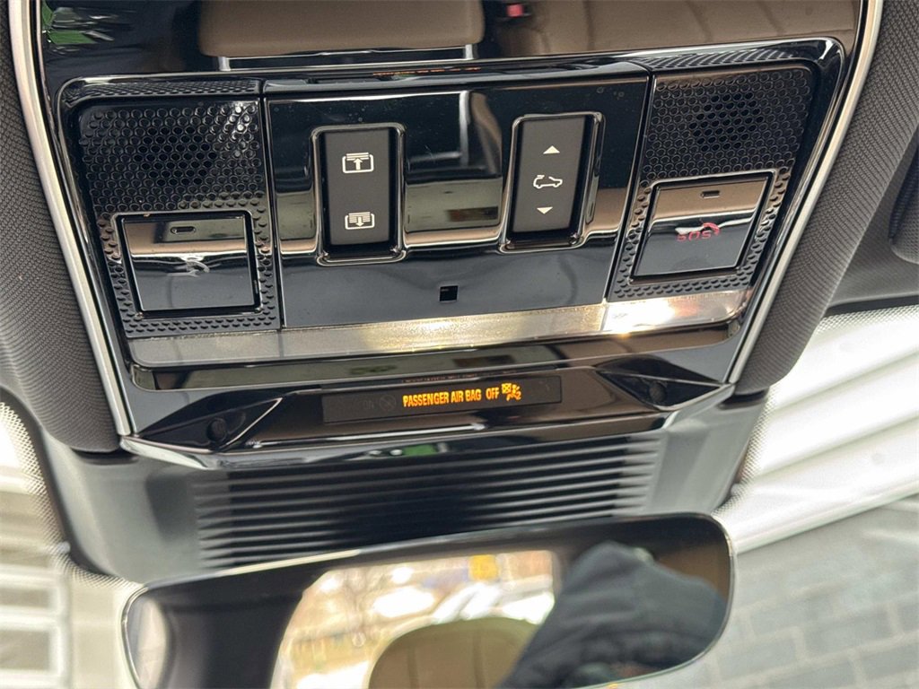 Used 2024 Land Rover Range Rover Long Wheelbase SE image 20