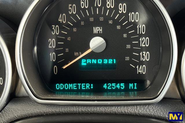 Used 2005 Chevrolet SSR w/ Preferred Equipment Group image 29