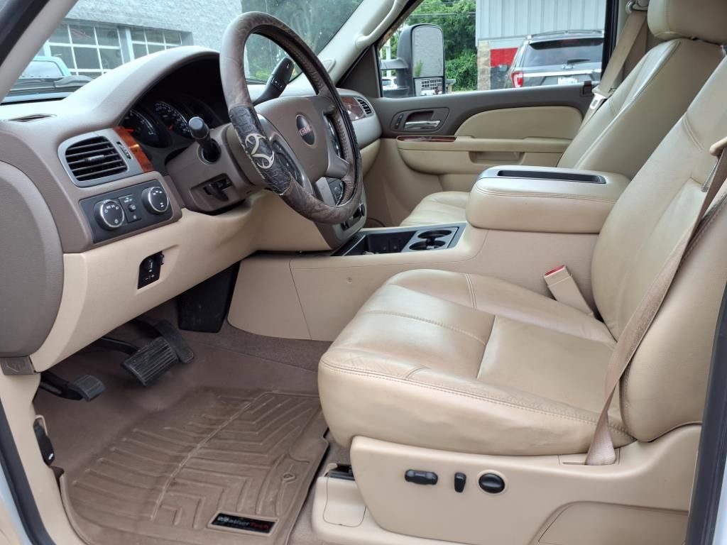 Used 2010 GMC Sierra 3500 SLT w/ SLT Convenience Package AWD/4WD image 10