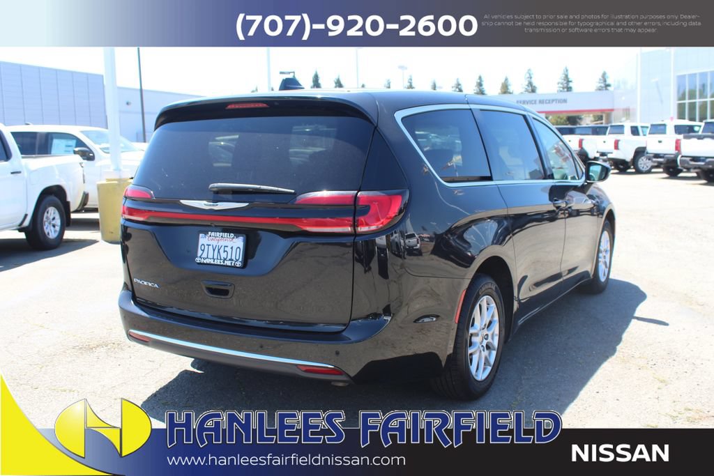 Used 2023 Chrysler Pacifica Touring-L FWD image 7