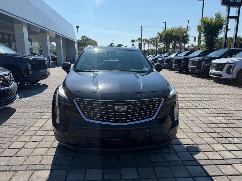 Used 2023 Cadillac XT4 Luxury w/ Cold Weather Package FWD image 4