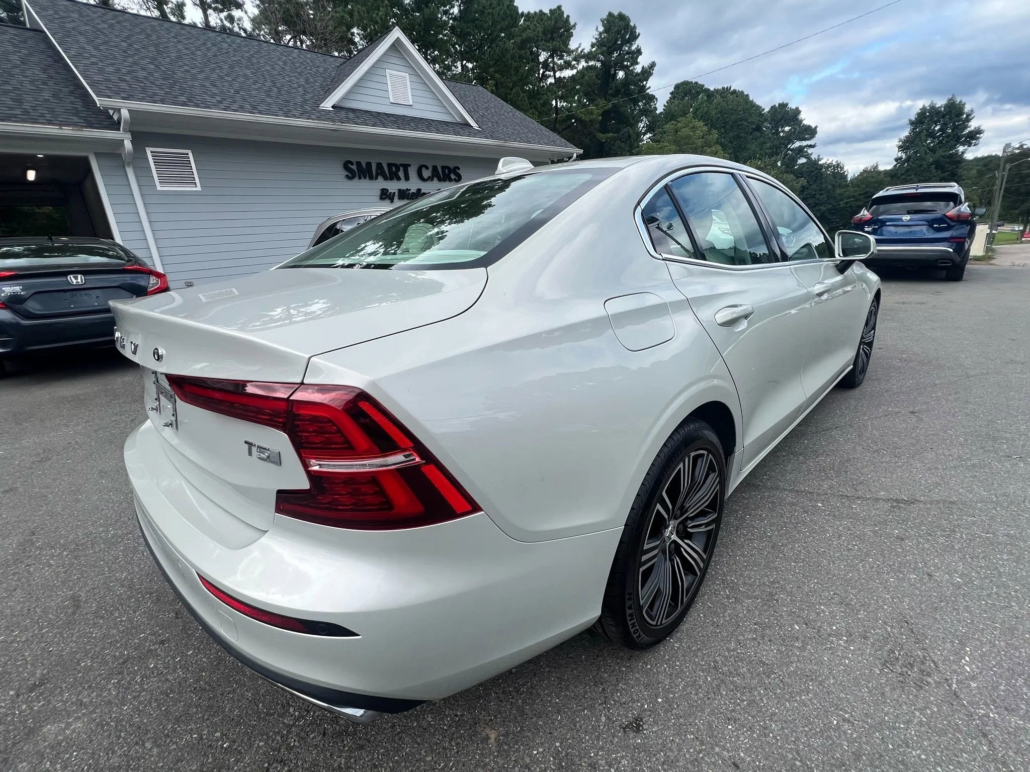 Used 2019 Volvo S60 T5 Inscription image 5