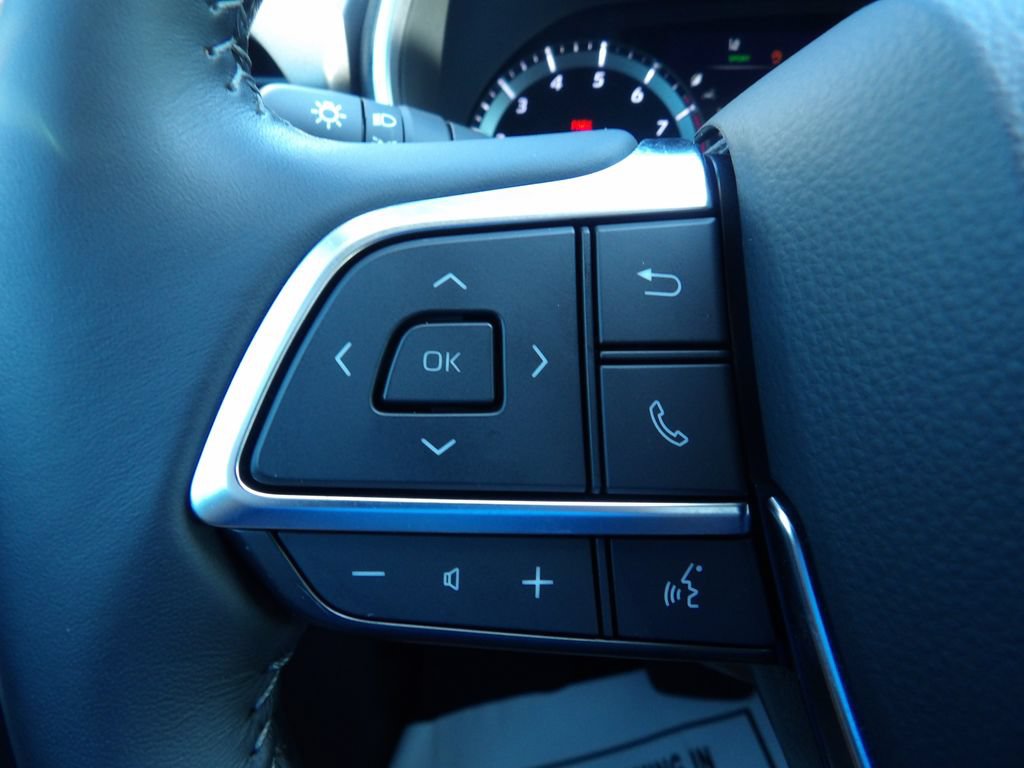 Used 2021 Toyota Highlander XLE FWD image 16