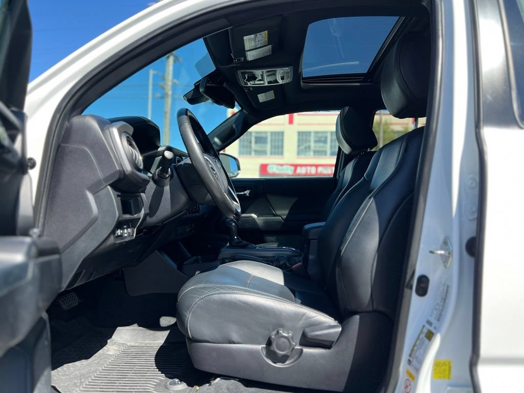 Certified 2018 Toyota Tacoma TRD Off-Road AWD/4WD image 13