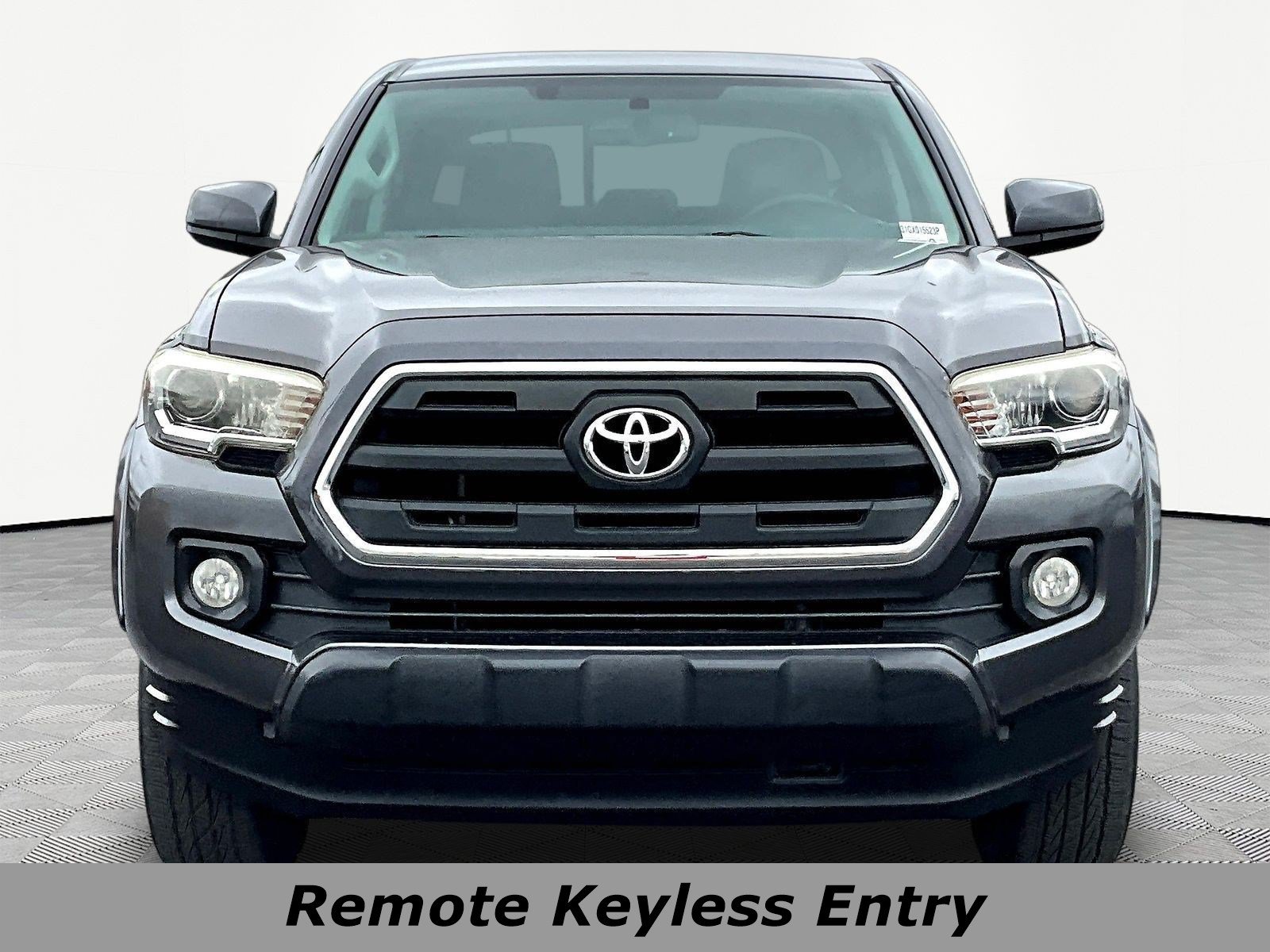Used 2016 Toyota Tacoma SR5 w/ SR5 Appearance Package (SN) RWD image 2