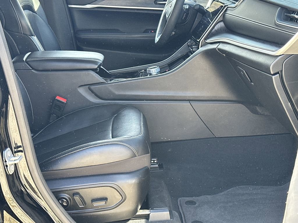 Used 2023 Jeep Grand Cherokee L Limited w/ Luxury Tech Group II image 14